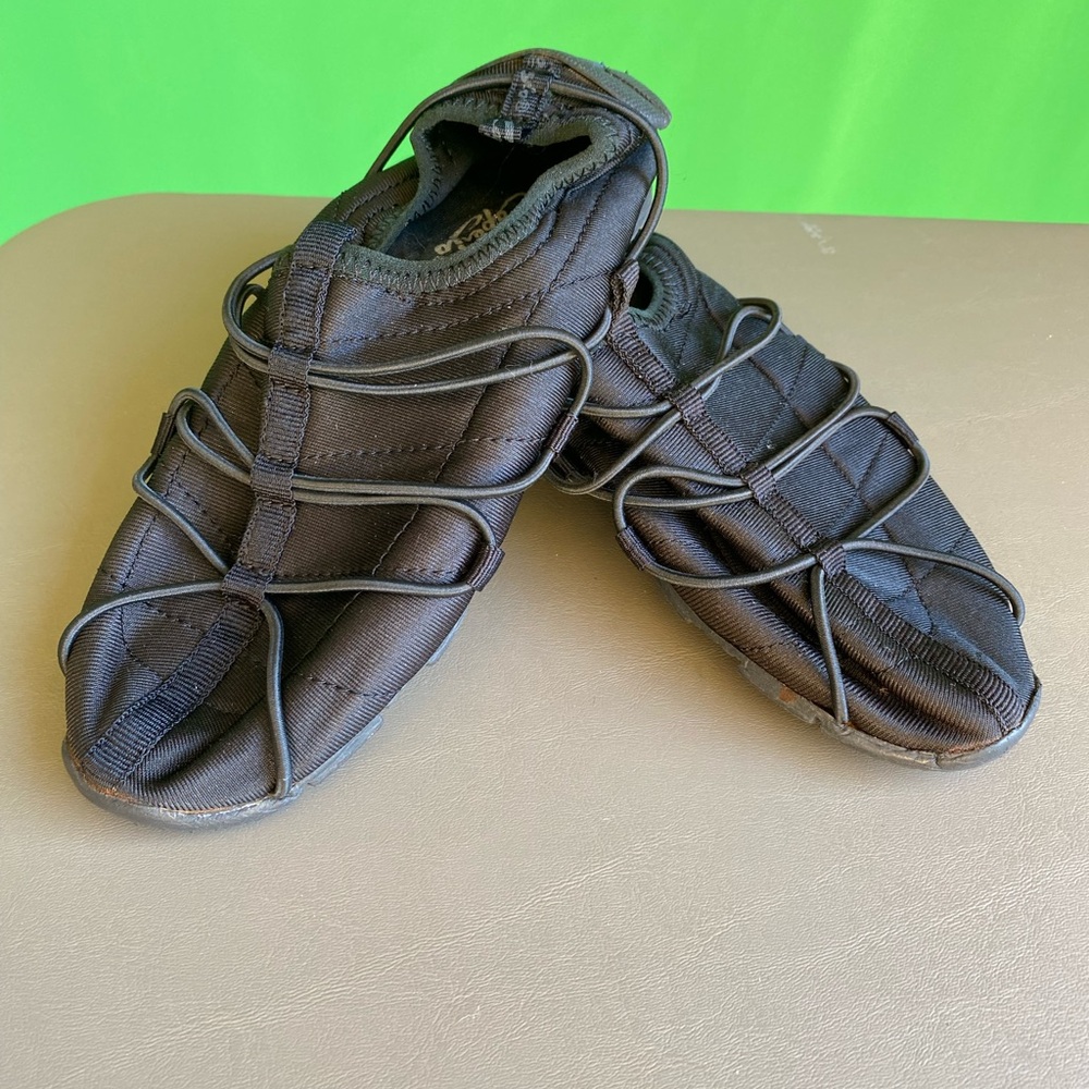 Capezio Black Quilted jazz Slip-On Shoes 5/6